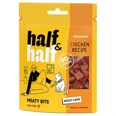Ласощі для котів Half&Half Meaty Bits Adult 50 г - курка - masterzoo.ua
