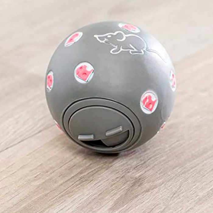 Іграшка для котів Trixie М'яч для ласощів d=7 см (пластик, кольори в асортименті) - masterzoo.ua