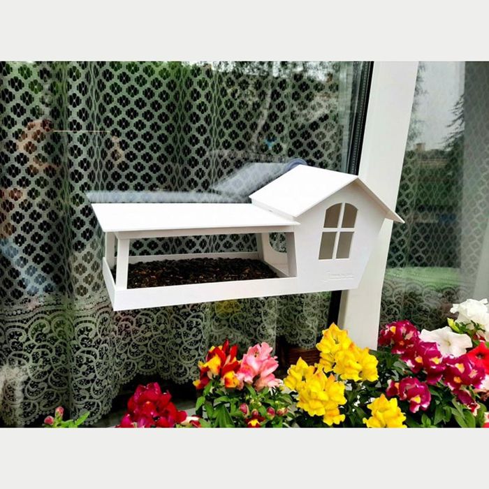 Годівниця для птахів House for Birds віконна «Будиночок» 150 х 370 х 125 мм (пластик, кольори в асортименті) - masterzoo.ua