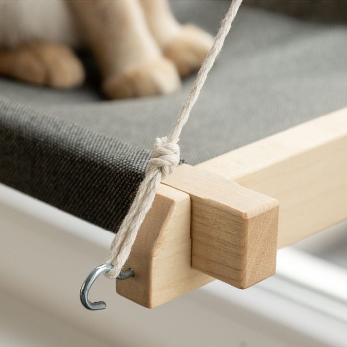 Гамак на вікно для котів PetJoy 54x35x3,5 см - біло-сірий - masterzoo.ua