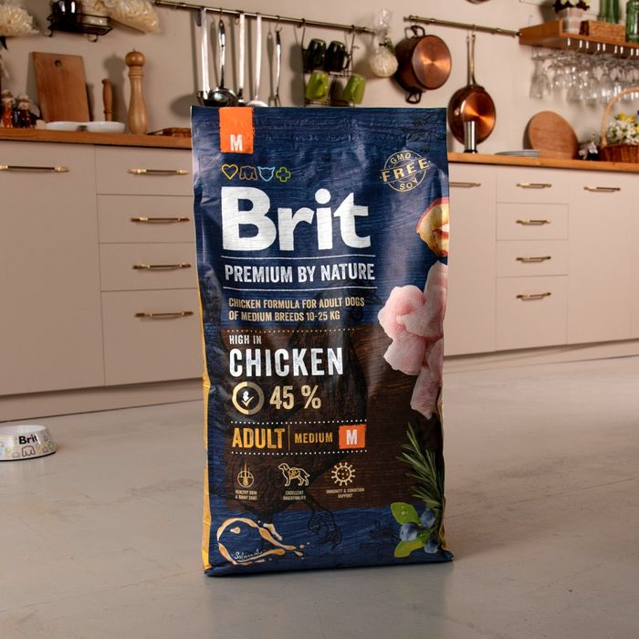 Сухий корм для собак Brit Premium Dog Adult M 8 кг - курка - masterzoo.ua