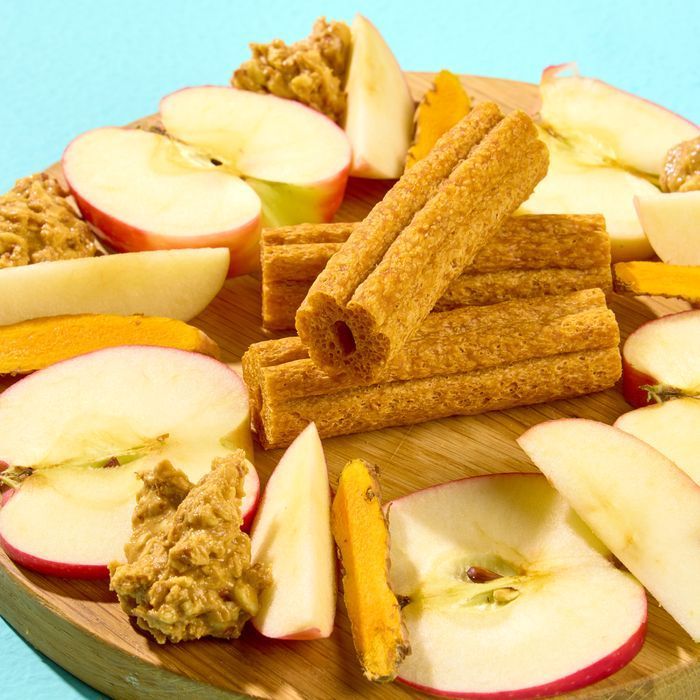 Лакомство с кальцием для зубов собак Knash Woofa Loofa Small Apple&PeanBut 115 г - masterzoo.ua